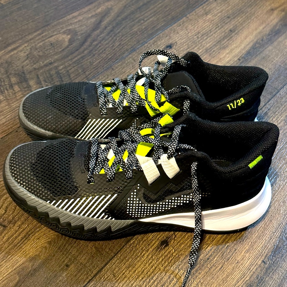 Nike Kyrie Irving Kids Basketball Shoes